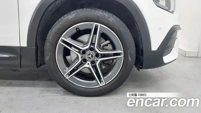 Mercedes-Benz GLB-Class 2021 — Photo 9/20