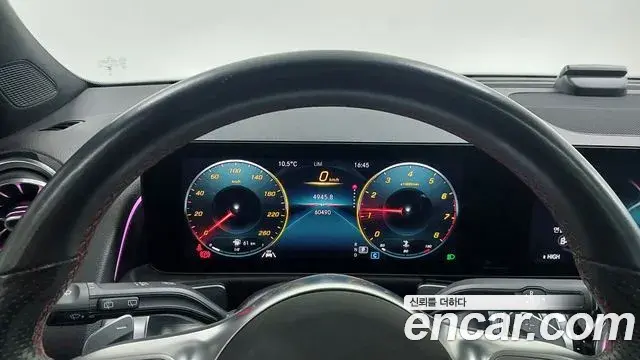 Mercedes-Benz GLB-Class 2021 — Photo 18/20