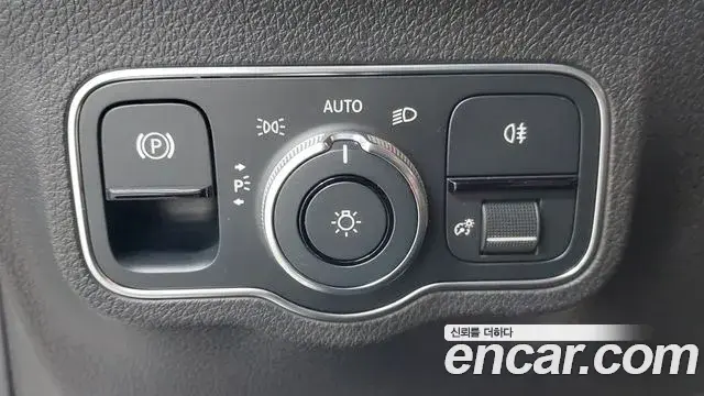 Mercedes-Benz GLB-Class 2021 — Photo 11/20