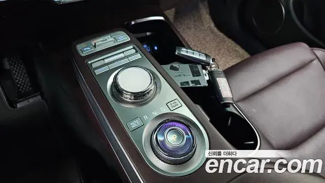 Genesis GV70 2022 — Şəkil 16/25