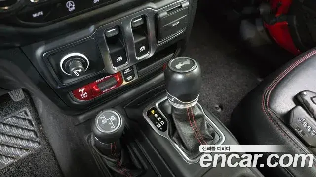 Jeep Wrangler 2021 — Фото 8/20