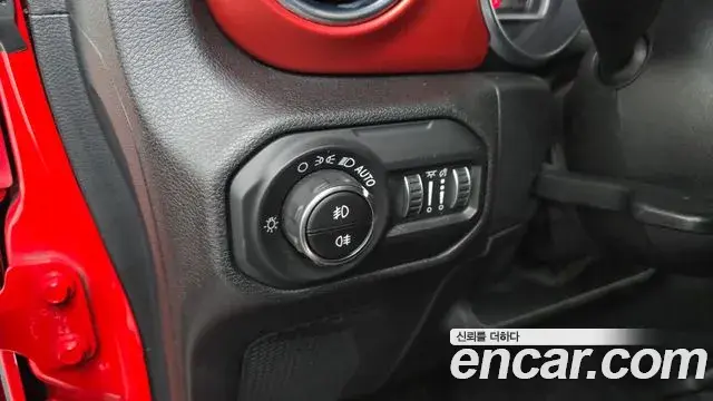 Jeep Wrangler 2021 — Фото 17/20