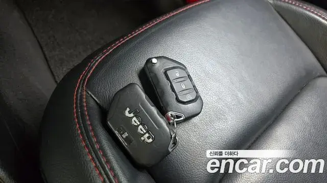 Jeep Wrangler 2021 — Фото 18/20