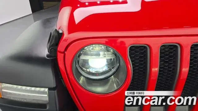 Jeep Wrangler 2021 — Photo 19/34