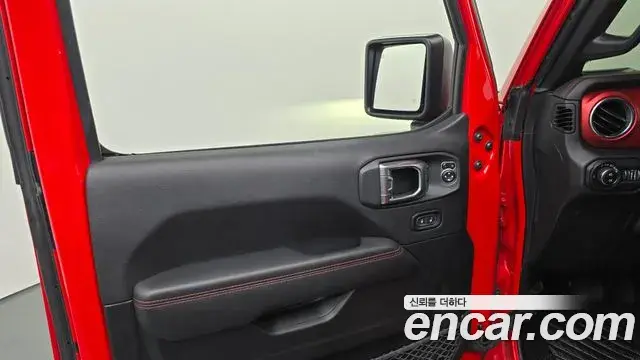 Jeep Wrangler 2021 — Photo 26/34
