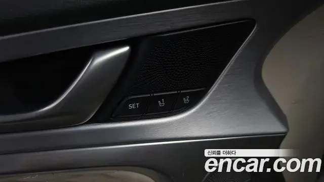 Genesis G70 2018 — ფოტო 16/31