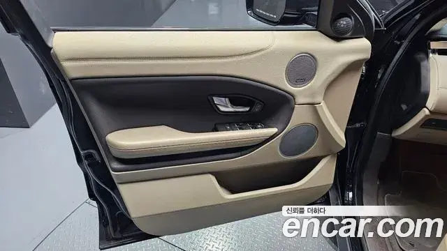 Land Rover Range Rover Evoque 2018 — Photo 12/32