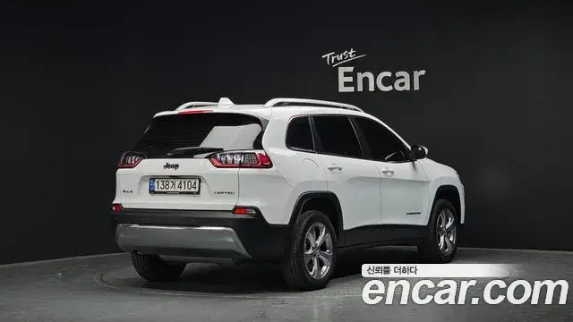 Jeep Cherokee 2021 — Фото 2/20
