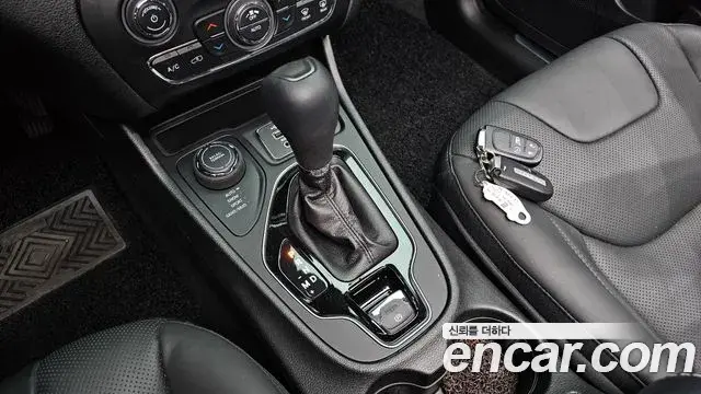 Jeep Cherokee 2021 — Фото 9/20