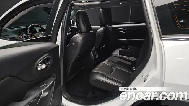 Jeep Cherokee 2021 — Фото 12/20