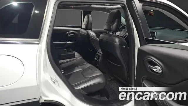 Jeep Cherokee 2021 — Photo 21/34