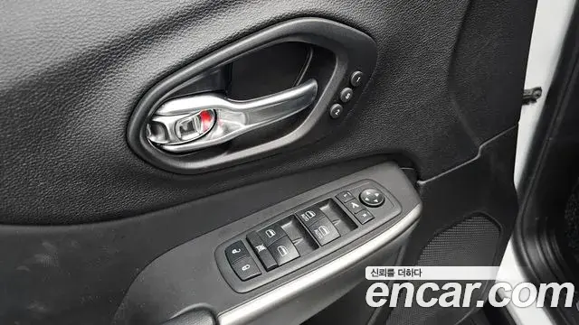 Jeep Cherokee 2021 — Photo 14/34