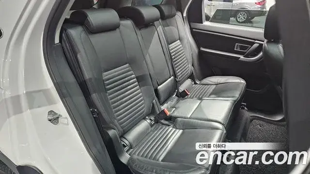 Land Rover Discovery Sport 2018 — Фото 12/20