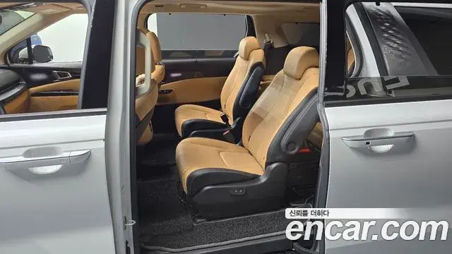Kia Carnival 2020 — Фото 11/20