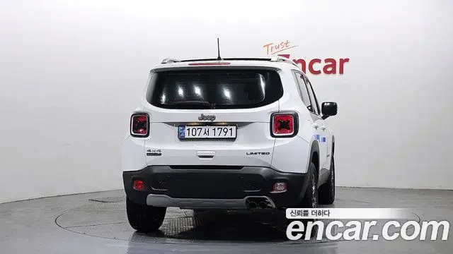 Jeep Renegade 2018 — Фото 4/20
