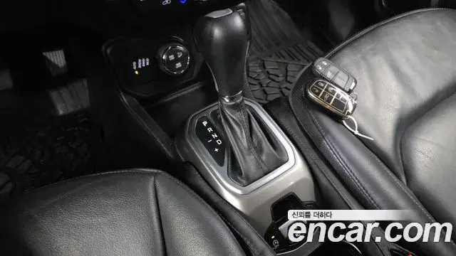 Jeep Renegade 2018 — Фото 9/20