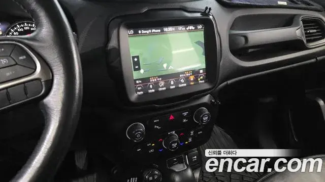 Jeep Renegade 2018 — Фото 16/20