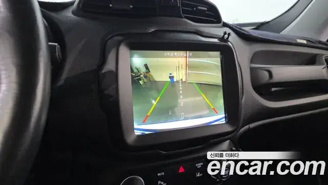 Jeep Renegade 2018 — Фото 17/20