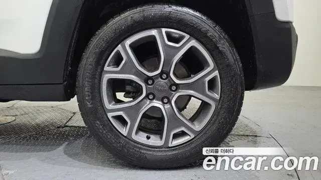 Jeep Renegade 2018 — Şəkil 10/31