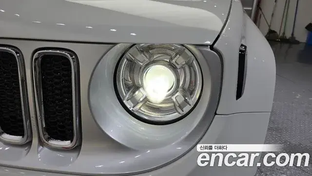 Jeep Renegade 2018 — Şəkil 31/31