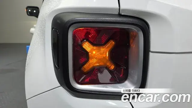 Jeep Renegade 2018 — Şəkil 20/31