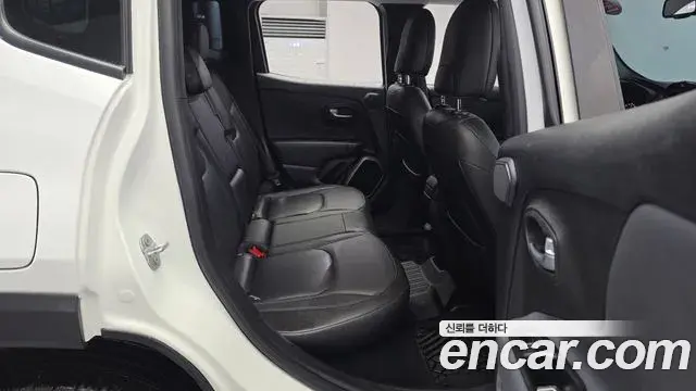 Jeep Renegade 2018 — Şəkil 19/31