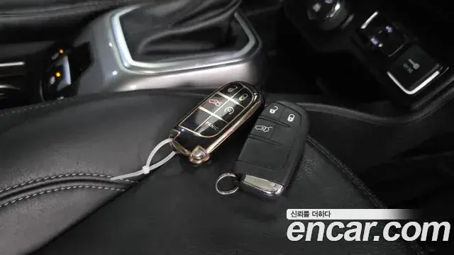 Jeep Renegade 2018 — Şəkil 18/31
