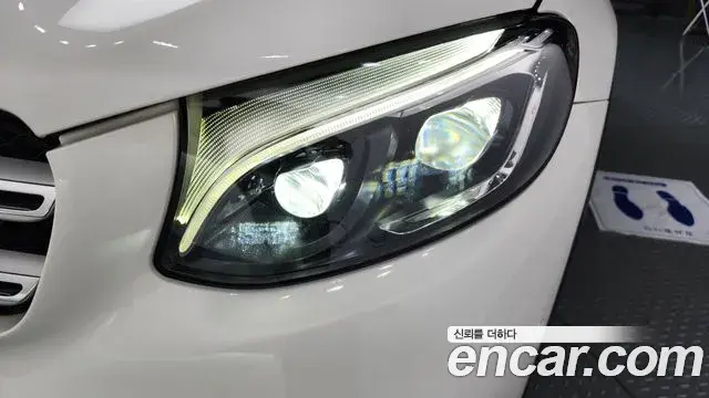 Mercedes-Benz GLC-Class 2018 — Photo 37/37