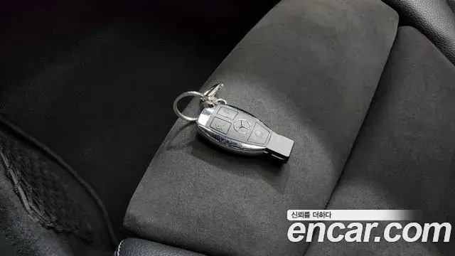 Mercedes-Benz GLC-Class 2018 — Photo 9/37