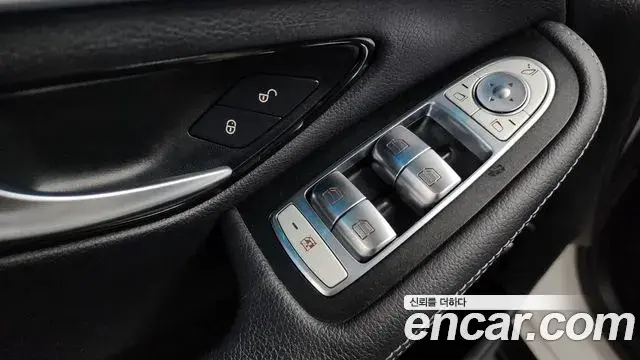Mercedes-Benz GLC-Class 2018 — Photo 28/37