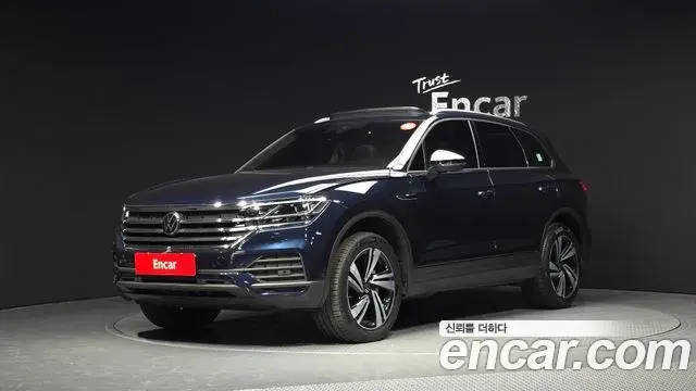 Volkswagen Touareg 2023 — Фото 1/20