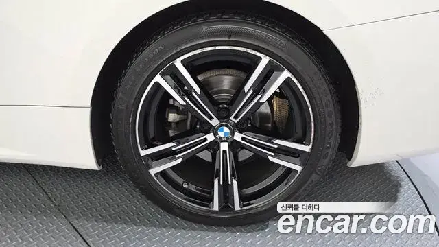 BMW 4 Series 2022 — Photo 19/31