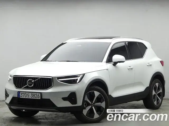 Volvo XC40 2024 — ფოტო 8/20