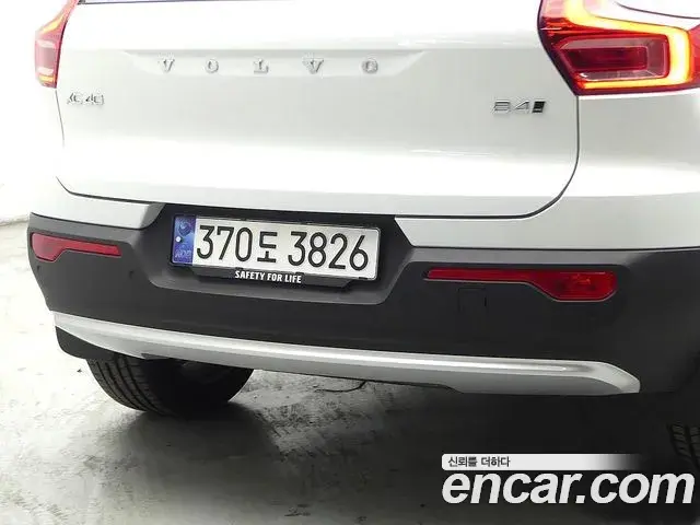 Volvo XC40 2024 — ფოტო 14/20