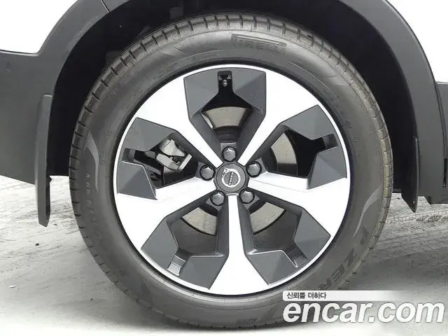 Volvo XC40 2024 — ფოტო 20/20