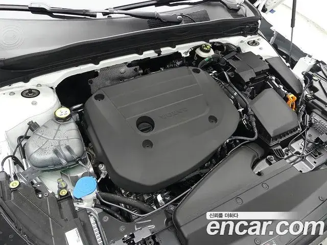 Volvo XC40 2024 — ფოტო 17/20