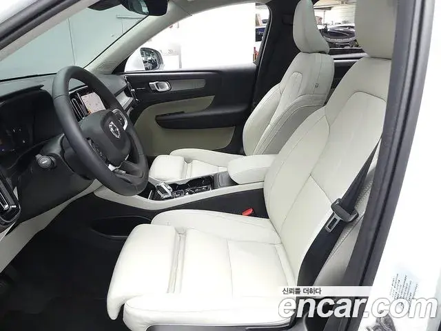 Volvo XC40 2024 — ფოტო 18/20