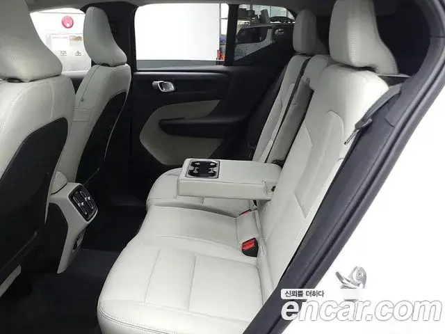 Volvo XC40 2024 — ფოტო 4/20
