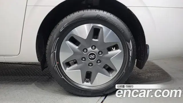 Hyundai Staria 2022 — ფოტო 26/30