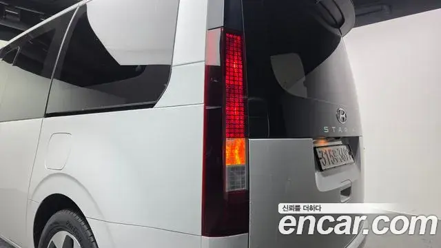 Hyundai Staria 2022 — ფოტო 18/30