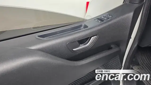 Hyundai Staria 2022 — ფოტო 28/30