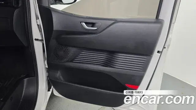 Hyundai Staria 2022 — ფოტო 6/30