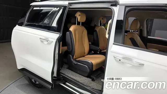 Kia Carnival 2023 — Photo 11/20