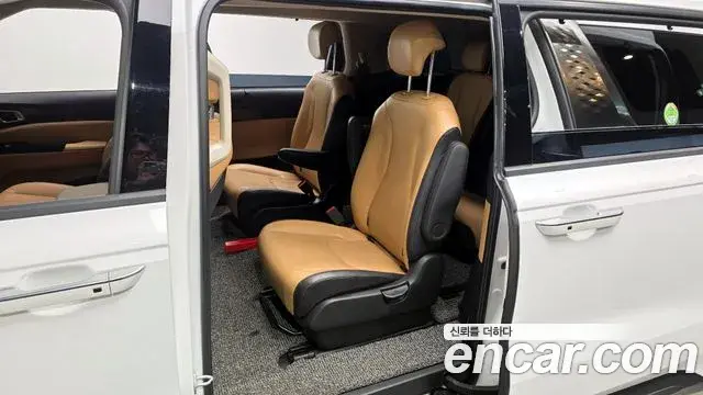 Kia Carnival 2023 — Photo 12/20
