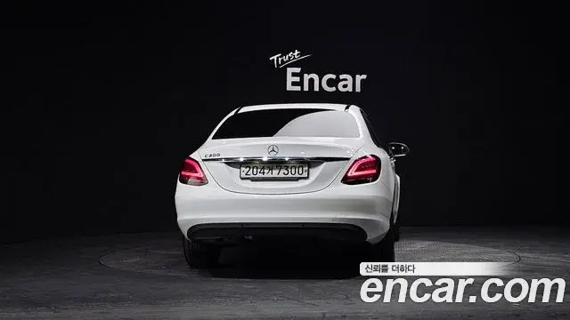 Mercedes-Benz C-Class 2020 — Photo 6/31