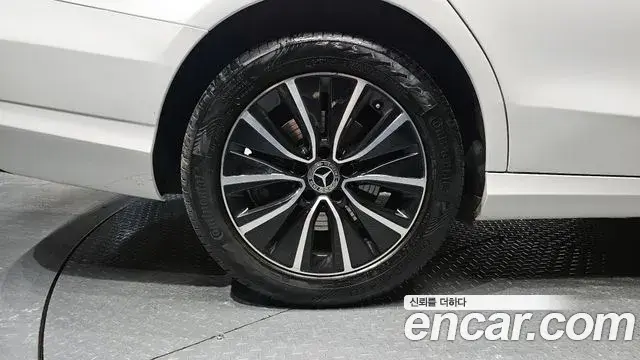 Mercedes-Benz C-Class 2020 — Photo 7/31