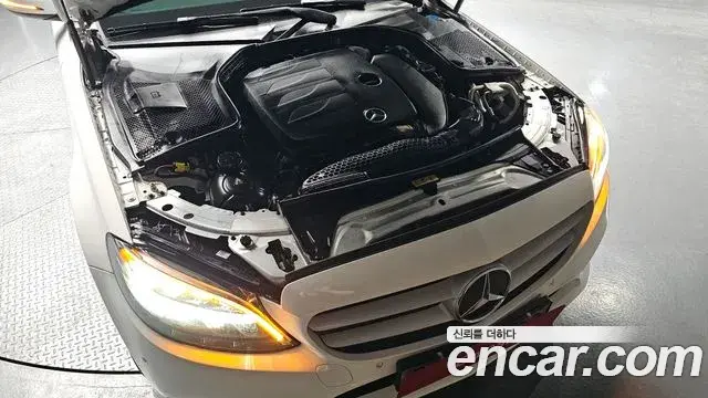 Mercedes-Benz C-Class 2020 — Photo 24/31