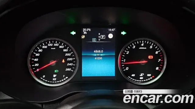 Mercedes-Benz C-Class 2020 — Photo 12/31