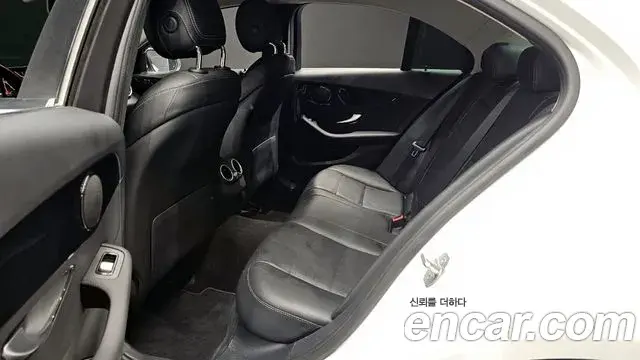 Mercedes-Benz C-Class 2020 — Photo 16/31