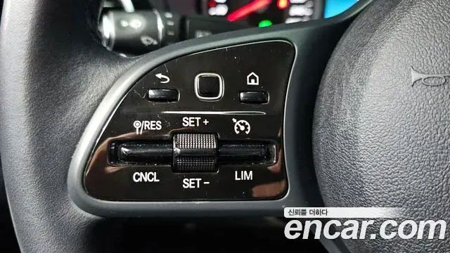 Mercedes-Benz C-Class 2020 — Photo 25/31